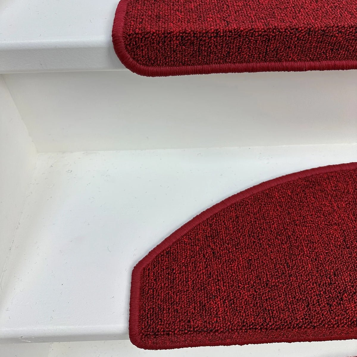 MONOO Trapmatten Set - Rood - 15 Stuks - 56x17x3cm - Zelfklevende Halve Maantjes voor Trap - TEKZEN