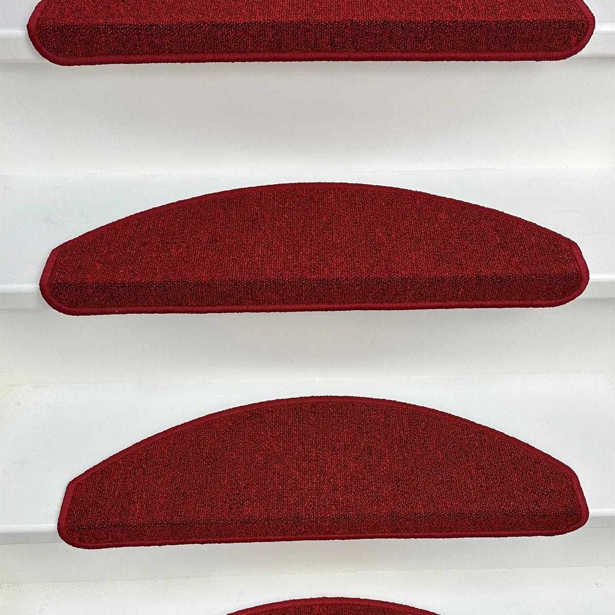 MONOO Trapmatten Set - Rood - 15 Stuks - 56x17x3cm - Zelfklevende Halve Maantjes voor Trap - TEKZEN