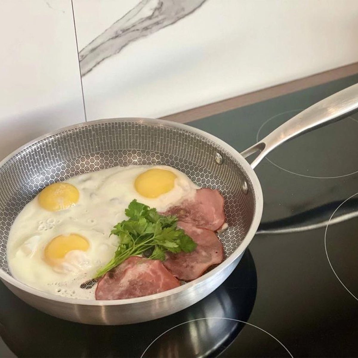 Kadirelli Wokpan met Deksel - 32cm - RVS - Honingraat - Inductie - TEKZEN